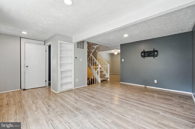 Building Photo - 8015 Steeple Chase Ct