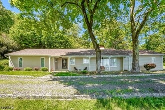 Building Photo - 306 Warrenville Rd