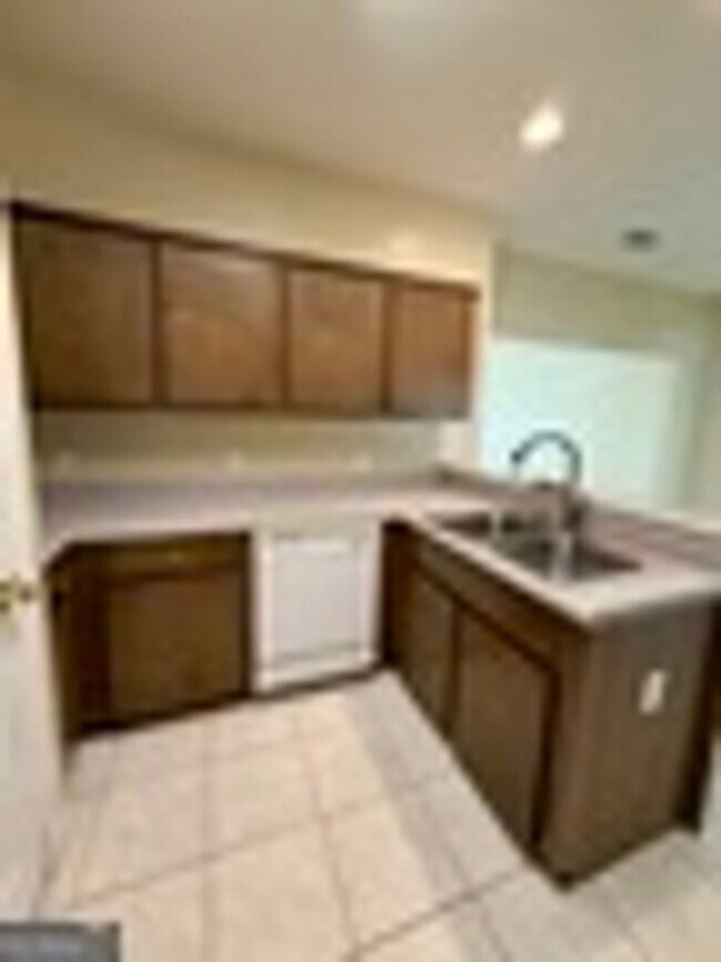 Building Photo - 200 Royal Palms Ave