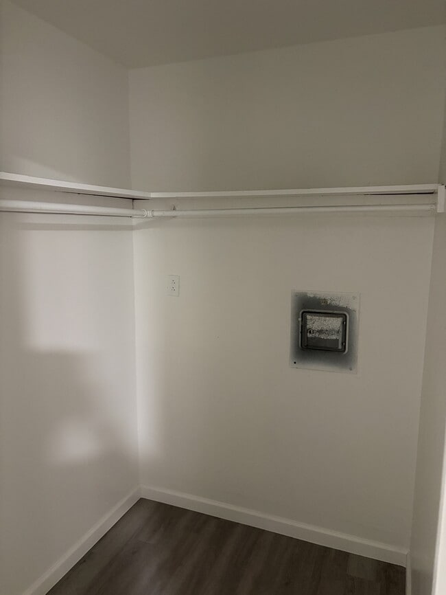 Building Photo - 1417 Oxford Way