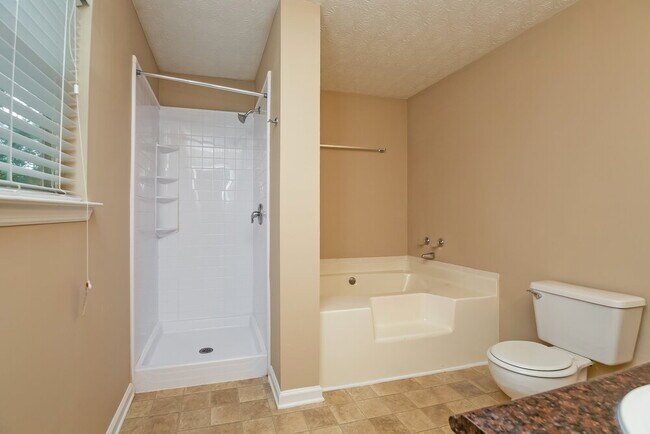 Building Photo - 5972 Nell Ln