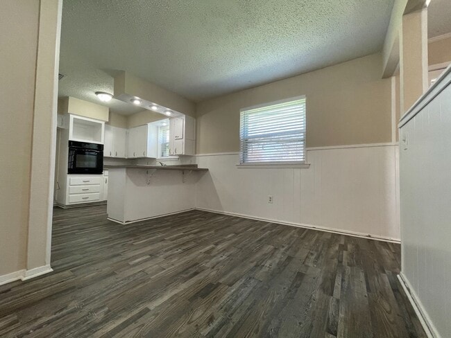 Building Photo - 4/2/2 North Richland HIlls