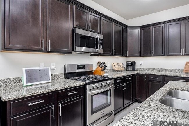 Building Photo - 18326 Sunset Park Dr
