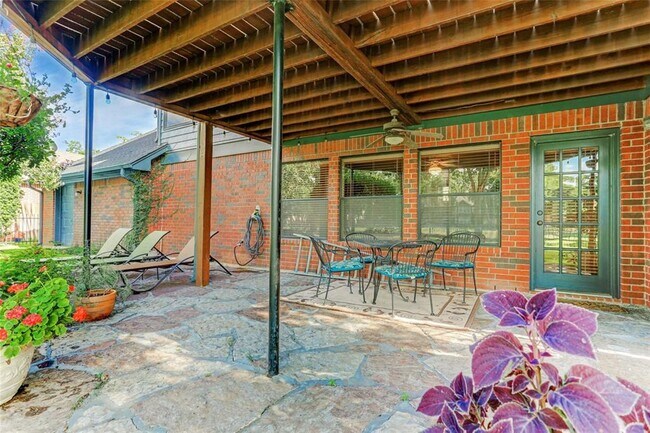 Building Photo - 1706 Country Squire Dr