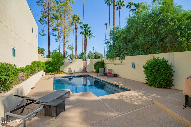 Building Photo - 21 W Pasadena Ave