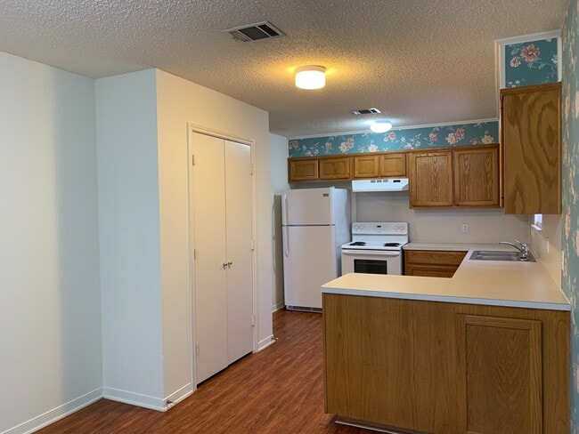 Building Photo - Duplex