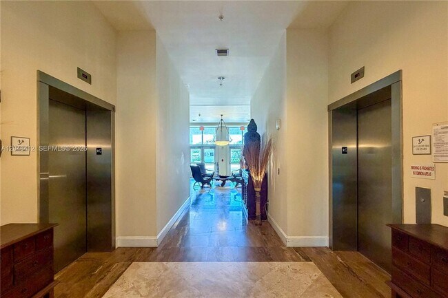 Building Photo - 2600 SW 27th Ave