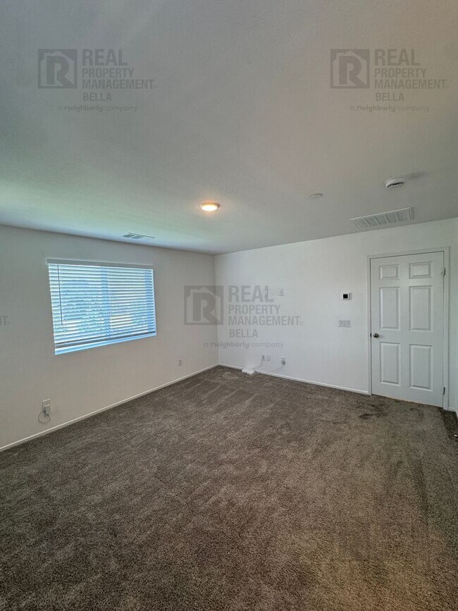 Building Photo - 2807 Moonshimmer St