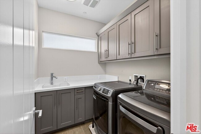 Building Photo - 12682 Millennium Dr