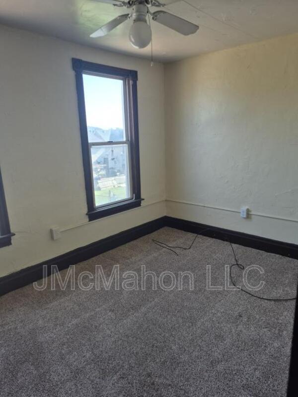 Building Photo - 114 Mound Ave