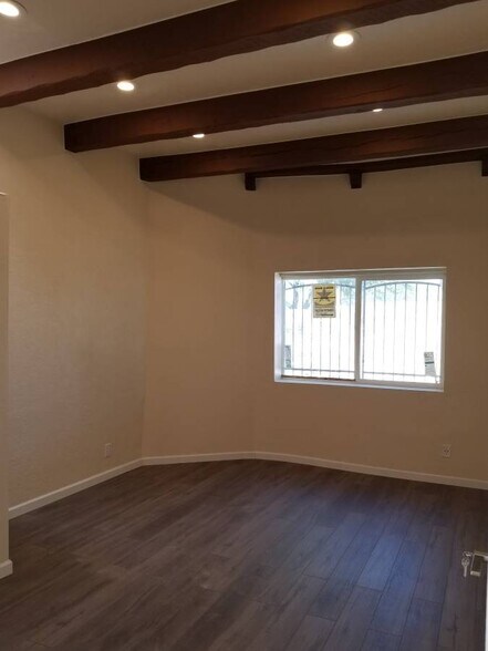 Building Photo - 1827 E 9th St