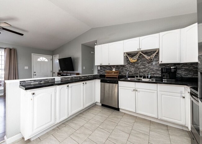 Building Photo - 542 Catalina Dr