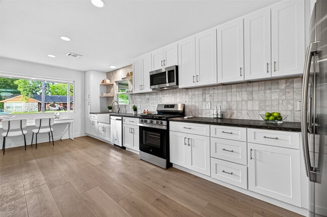 Building Photo - 4030 Woodshire St