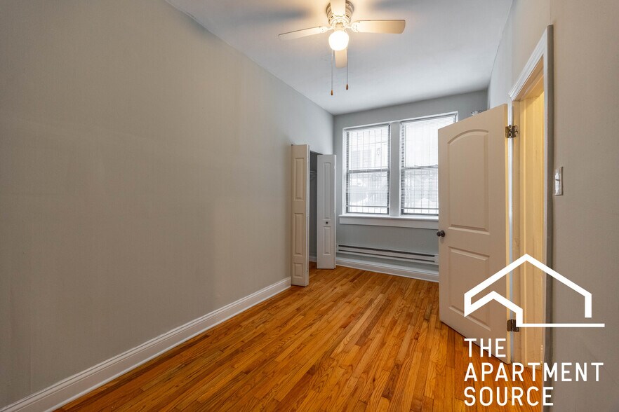 Building Photo - 4614 N Paulina St