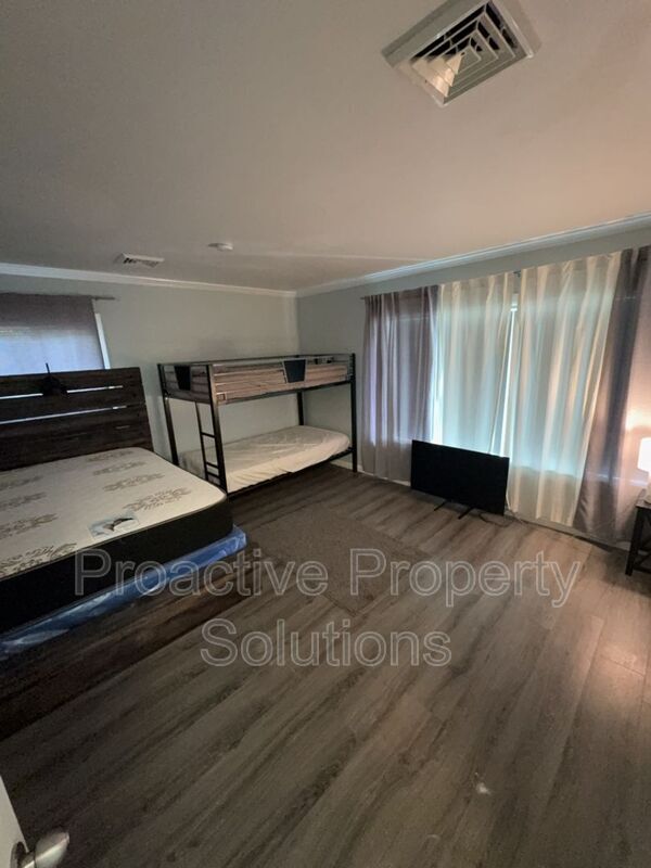 Building Photo - 5228 Hummingbird Dr