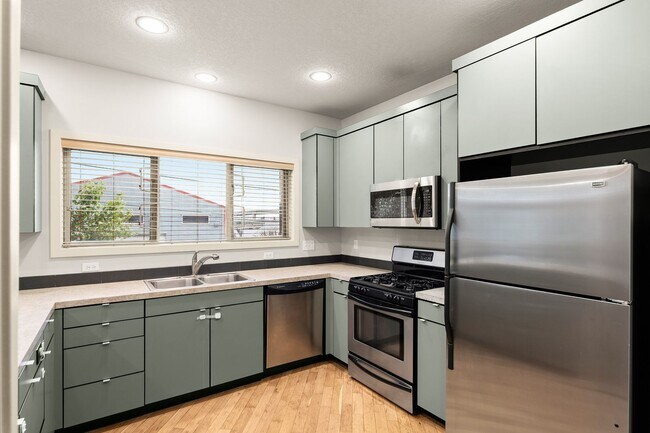 Building Photo - Beautiful 2 Bedroom Townhome in N Portland