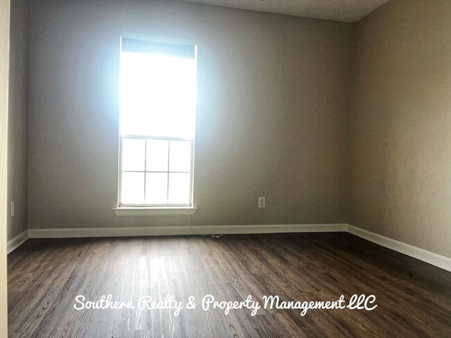 Building Photo - Fine Silver Living in Silver Pointe