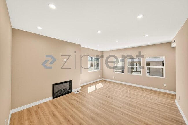 Building Photo - 225 N Burlington Ave