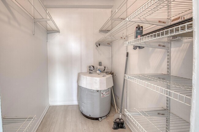 Building Photo - 1520 Lake Ave