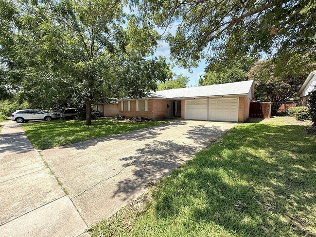 Building Photo - 3533 Antilles Dr