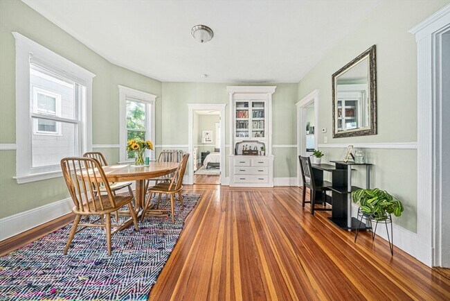 Building Photo - 89 Train St