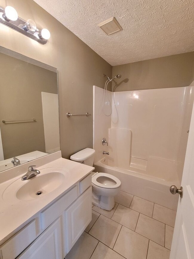 Building Photo - Cherokee Heights - 3 BR|2 BA w/ 2 Car Garage!