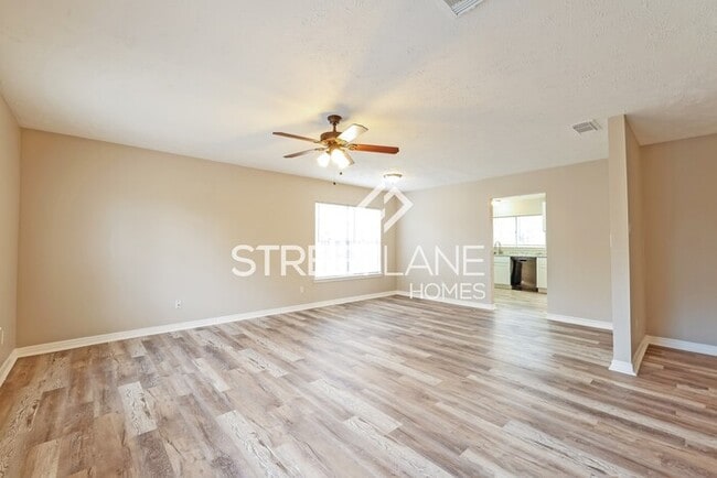 Building Photo - Spacious 4 bedroom home in Kingwood!