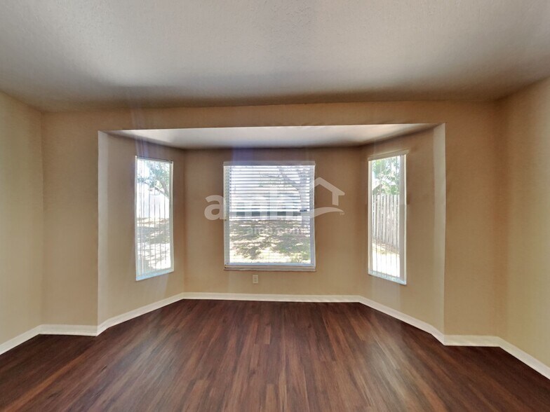 Building Photo - 10440 Blackmore Dr