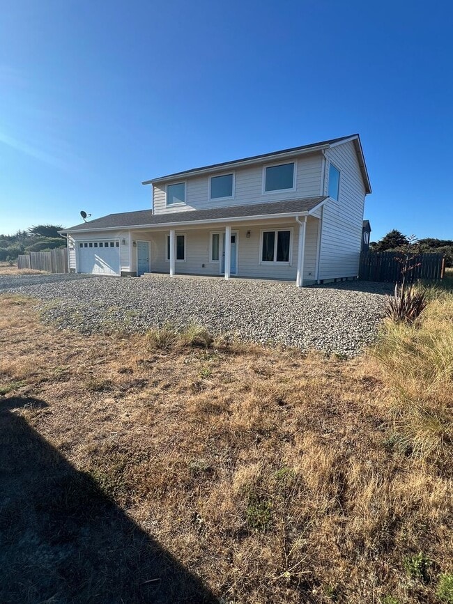Building Photo - Beautiful 3 bedroom, 2 1/2 bath House with Ocean View!