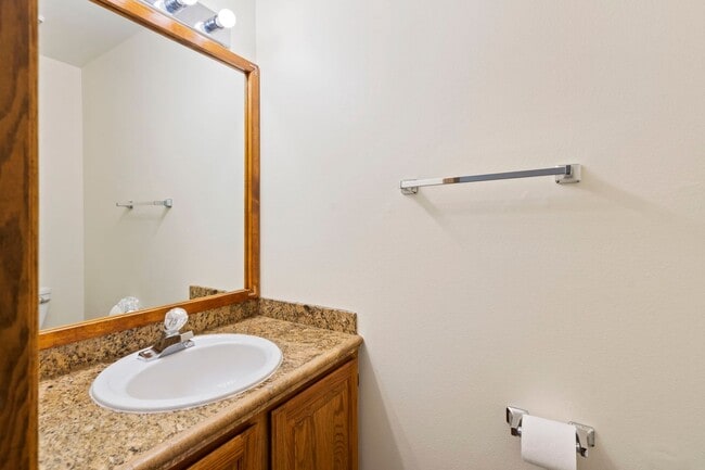 Building Photo - Spacious Home in a Great Location!
