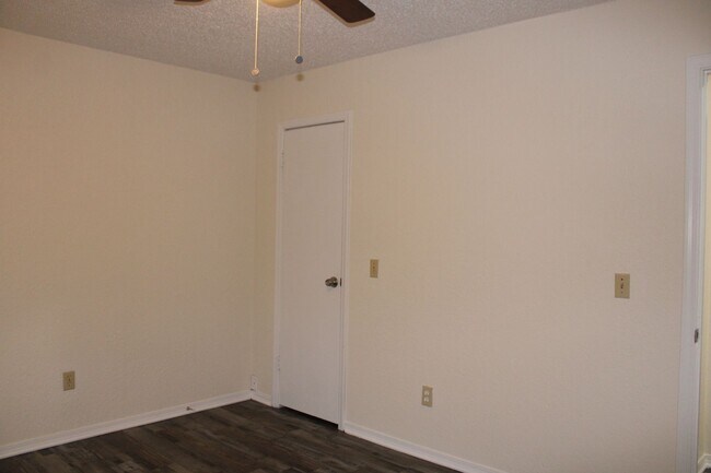 Building Photo - All Appliances!