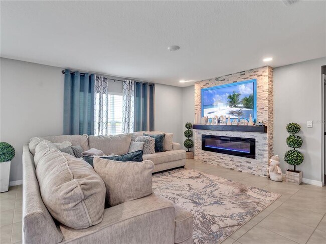 Building Photo - 5289 Fiddle Fig Ave