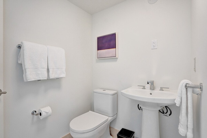 Building Photo - 4401 Collins Ave
