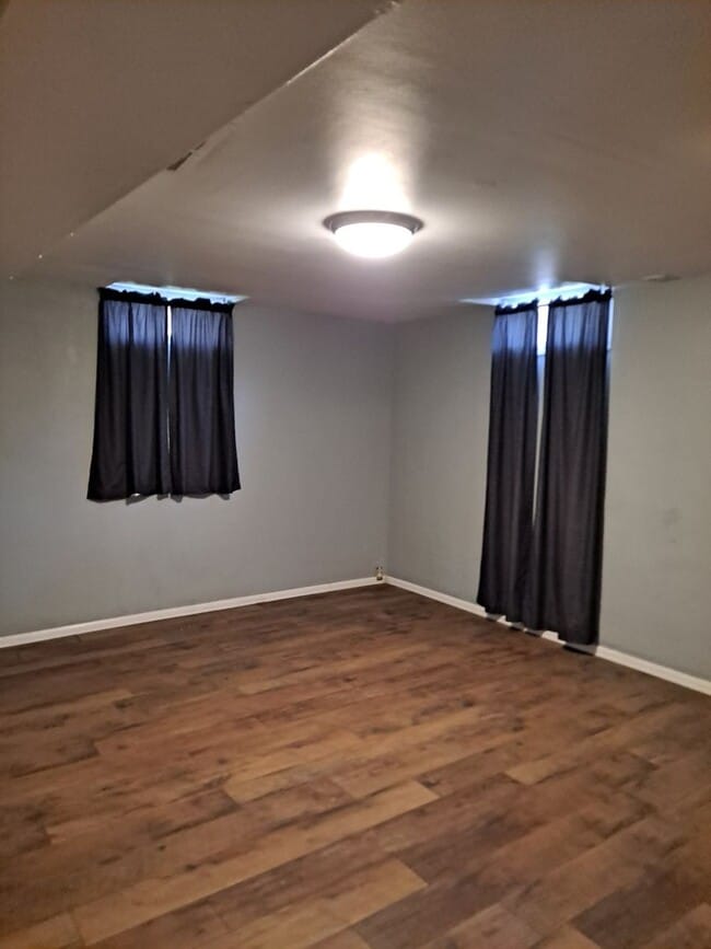 Building Photo - ALL PROSPECTIVE TENANTS MUST SUBMIT A $58 NON-REFUNDABLE APPLICATION FEE PER APPLICANT ONLINE AND...