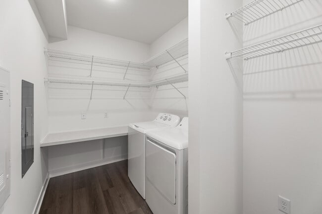 Building Photo - 8852 Jackjay Dr