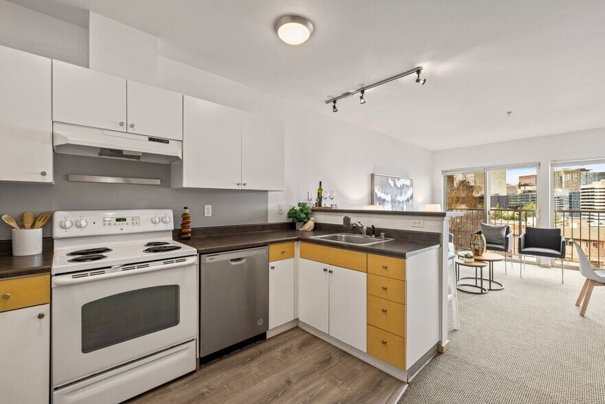 Building Photo - Top-Floor Studio with Stunning Views in Capitol Hill