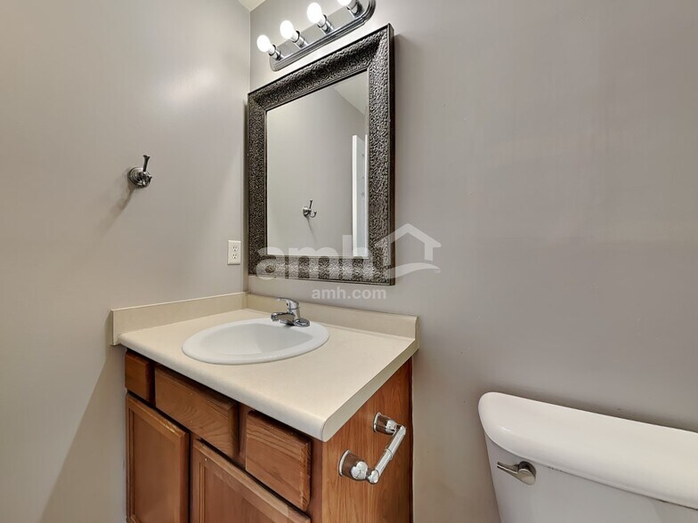 Building Photo - 422 Sea Breeze Dr