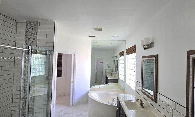 Building Photo - 1506 Lantana Ct