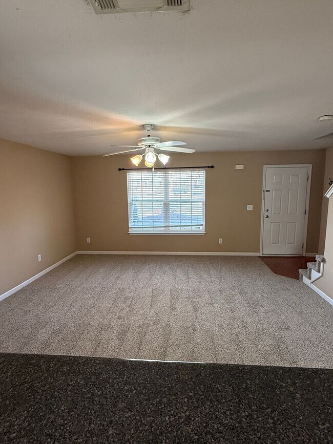 Building Photo - Perfect For Roommates!