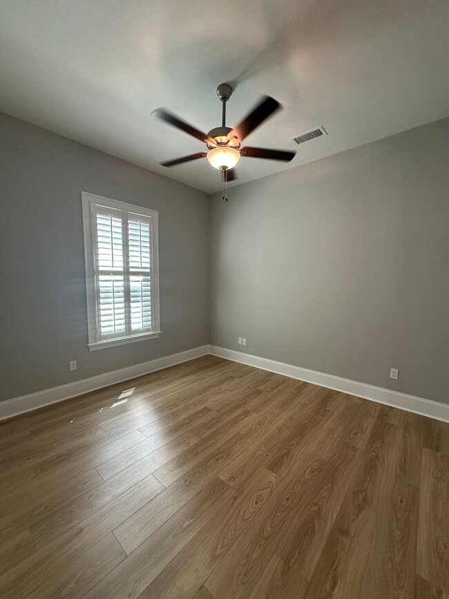Building Photo - RENT IN FALLSCHASE HOA COMMUNITY, NEW CONS...