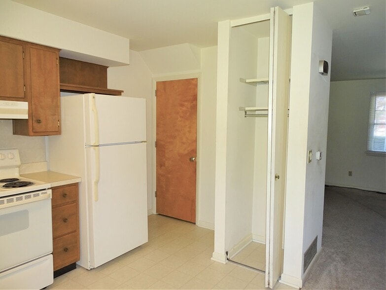 Building Photo - 112 Garden Ave