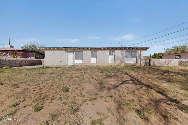 Building Photo - 10370 Kellogg St