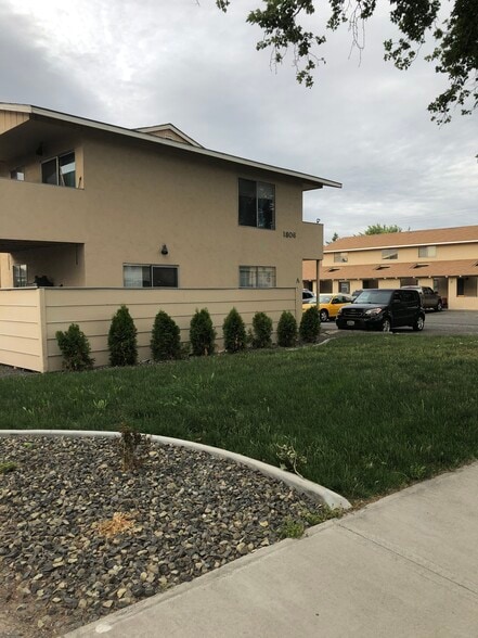 Building Photo - 1806 W 21st Ave