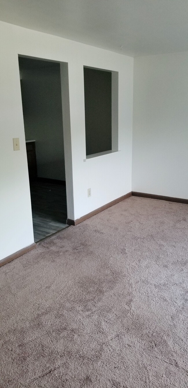 Building Photo - Country Falls Apartments