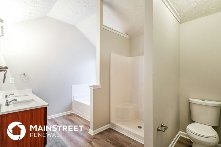 Building Photo - 210 Heaton Pl Trail