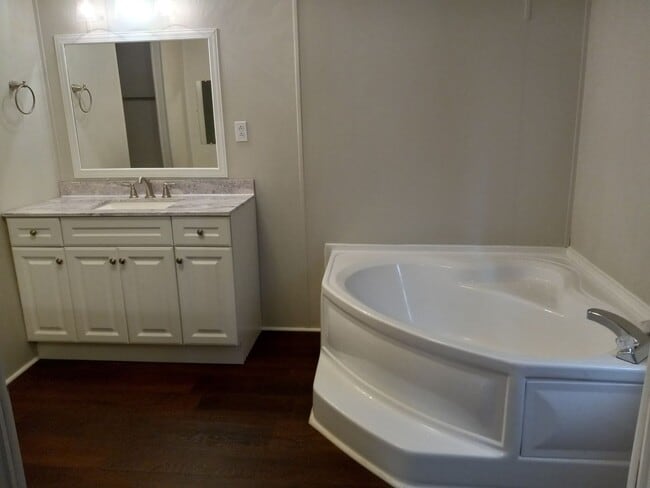 Building Photo - 2 Bedroom In Mount Sterling!