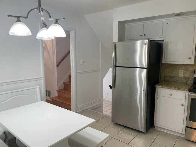 Building Photo - 202 Alders Dr