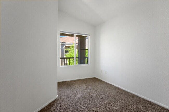 Building Photo - 10550 W Alexander Rd