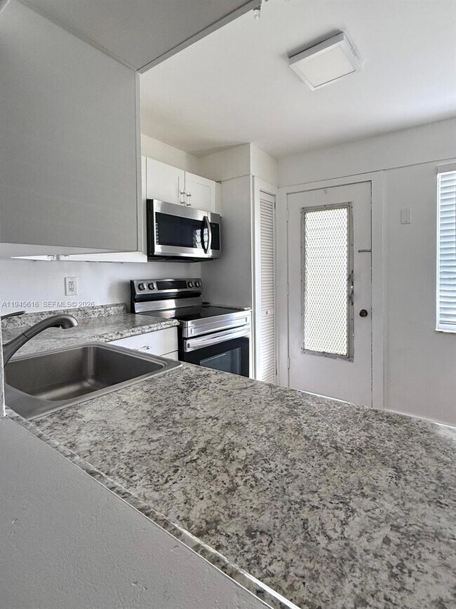 Building Photo - 1201 NE 191st St