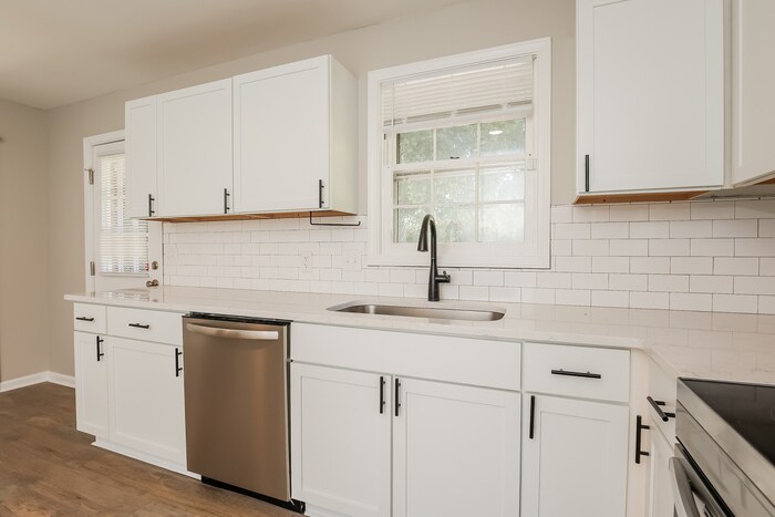 Building Photo - 3310 Jules Dr